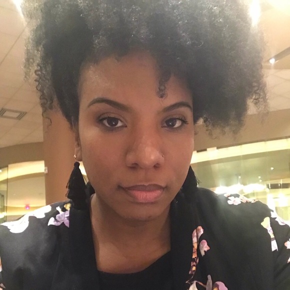 Meet your Posher, Amina - Picture 1 of 1